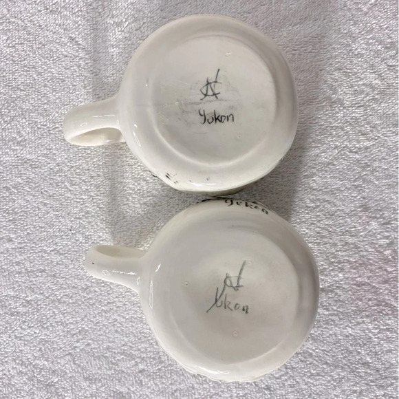 Vintage Handmade Cream Ceramic Whitehorse Yukon Mining Wolf Mugs x2 - Picture 10 of 12